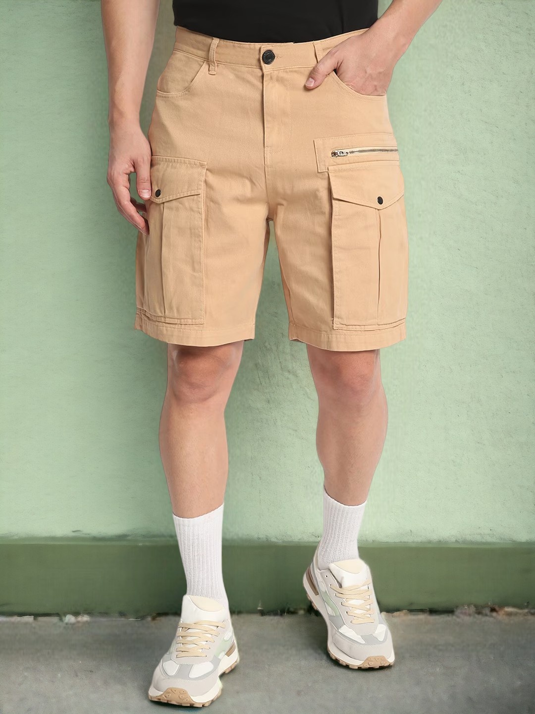 

Bene Kleed Men Relaxed Fit Cargo Shorts, Beige