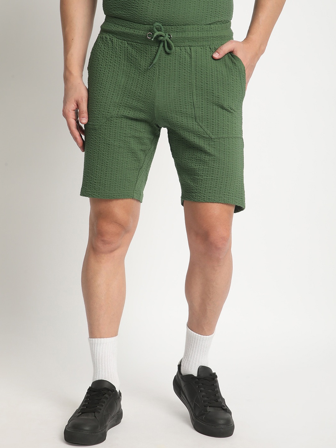 

Bene Kleed Men Pure Cotton Seersucker Knit Shorts, Green