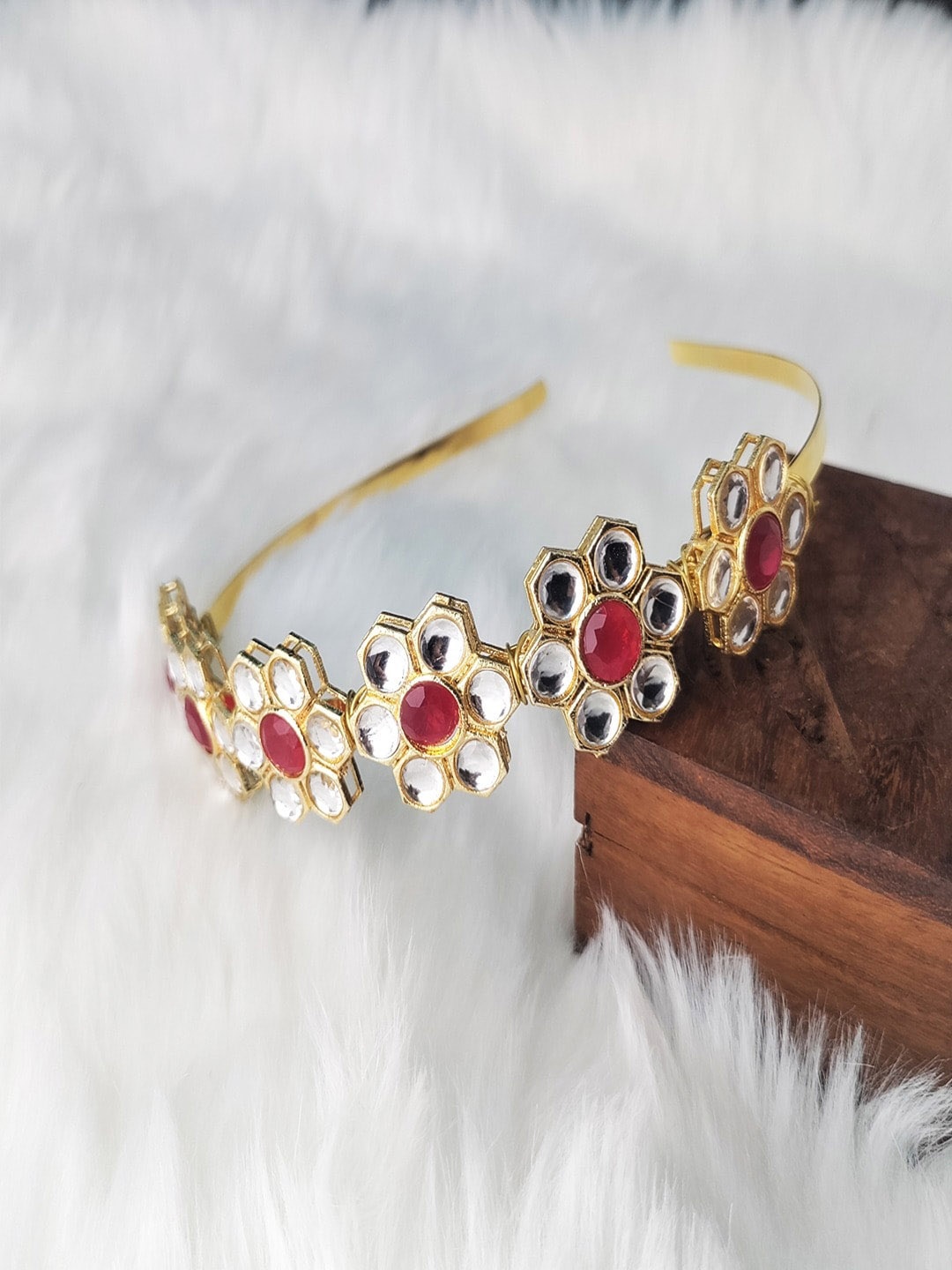 

UNIVERSITY TRENDZ Gold-Plated Kundan-Studded Hairband, Red