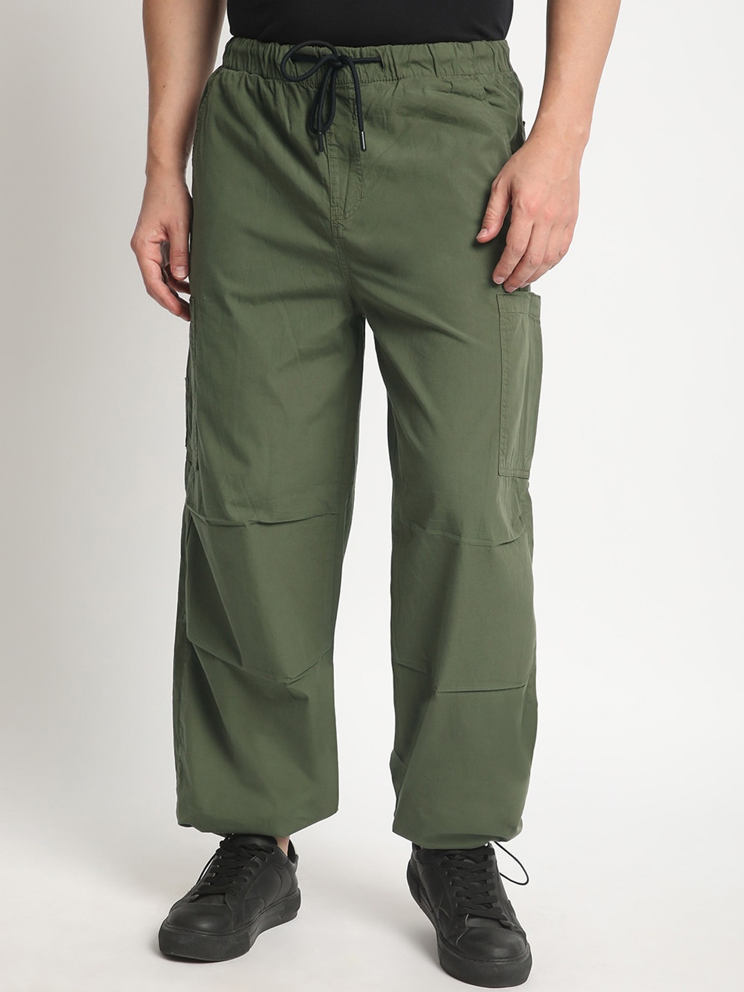 

The Roadster Lifestyle Co. Men Parachute Fit Mid-Rise Parachute Trousers, Olive