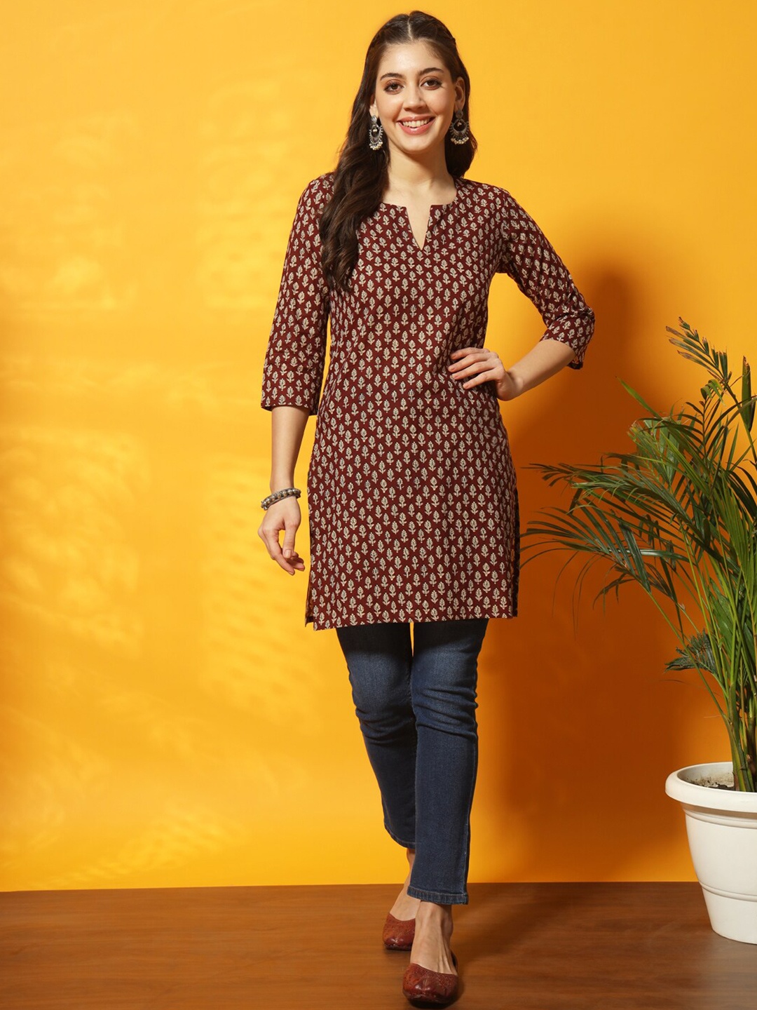

Meeranshi Ethnic Motifs Printed Cotton Straight Kurta, Brown