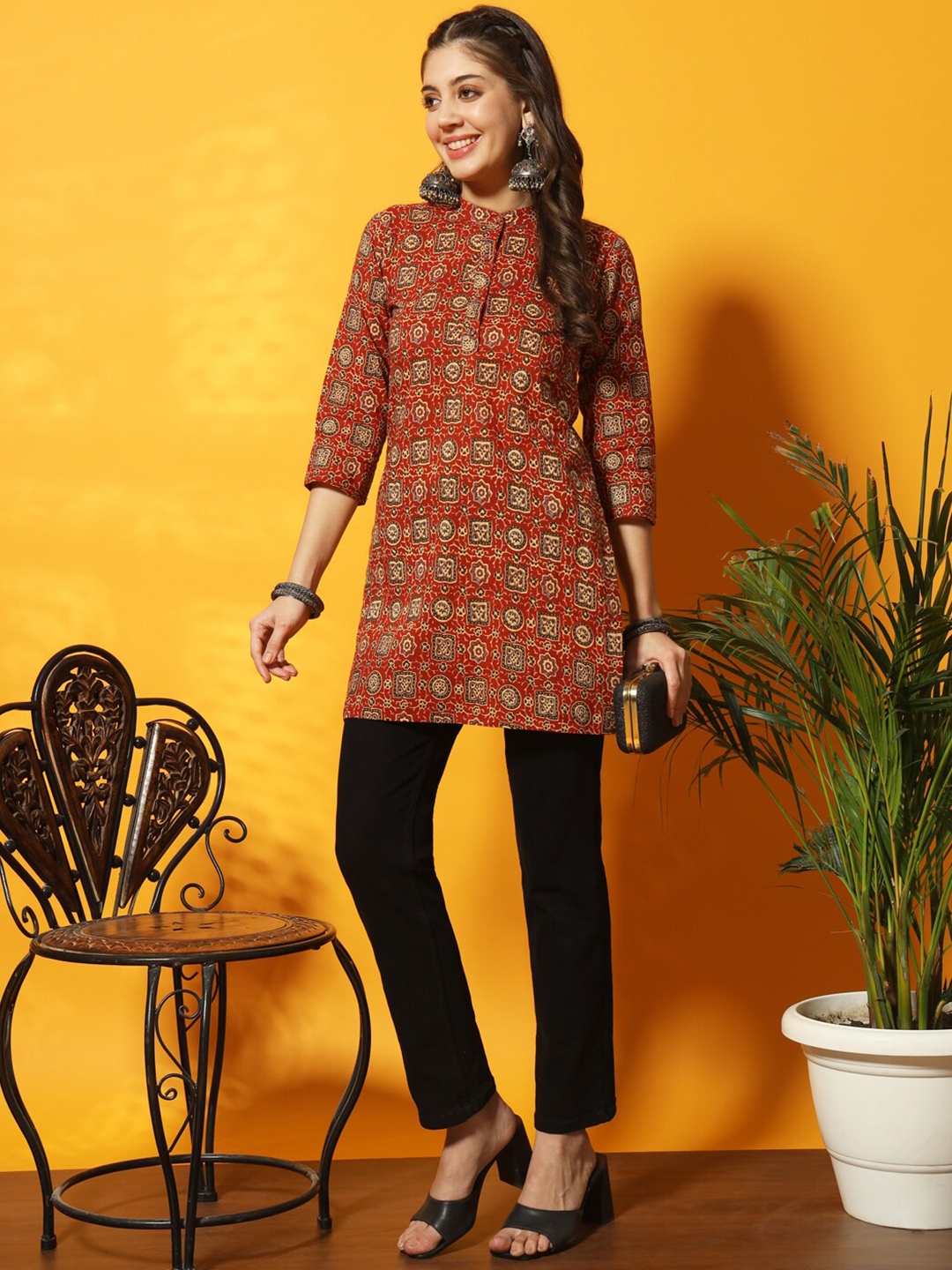 

Meeranshi Ethnic Printed Pure Cotton Straight Kurti, Maroon