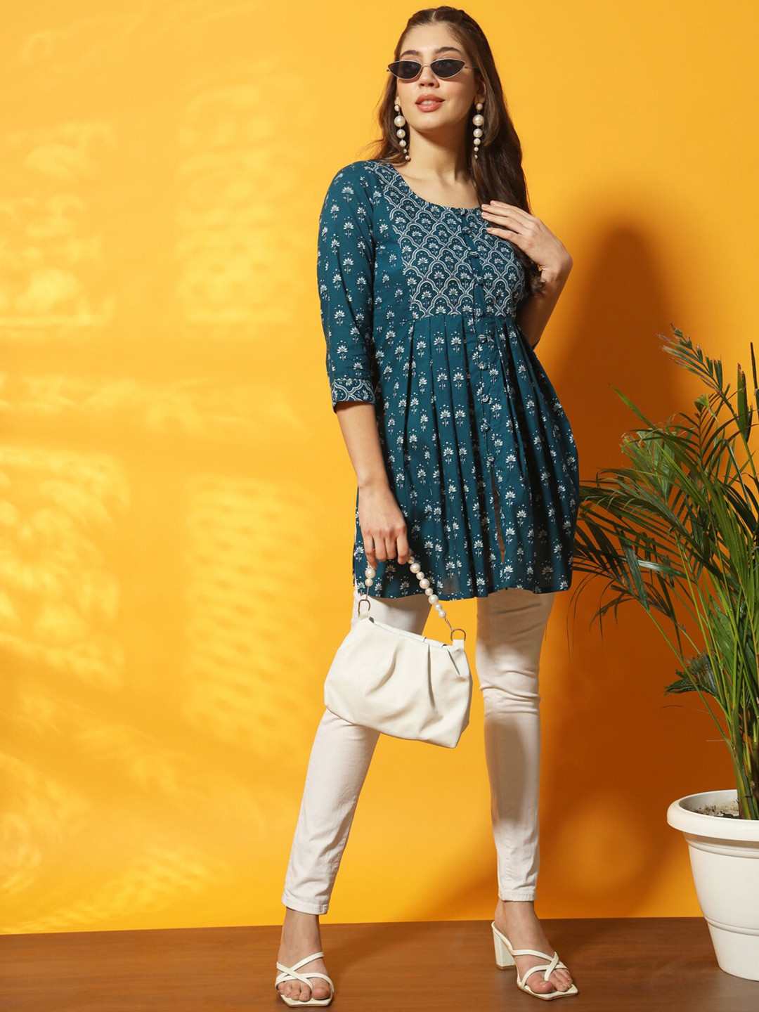 

Meeranshi Floral Printed Pure Cotton Kurti, Teal