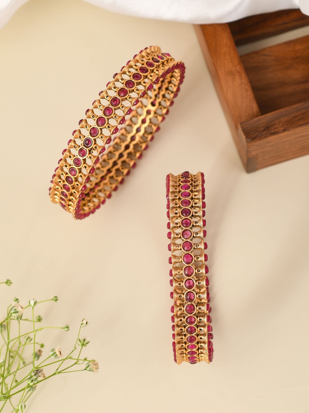 

Designbox Set Of 2 Artificial Stones Bangles, Gold