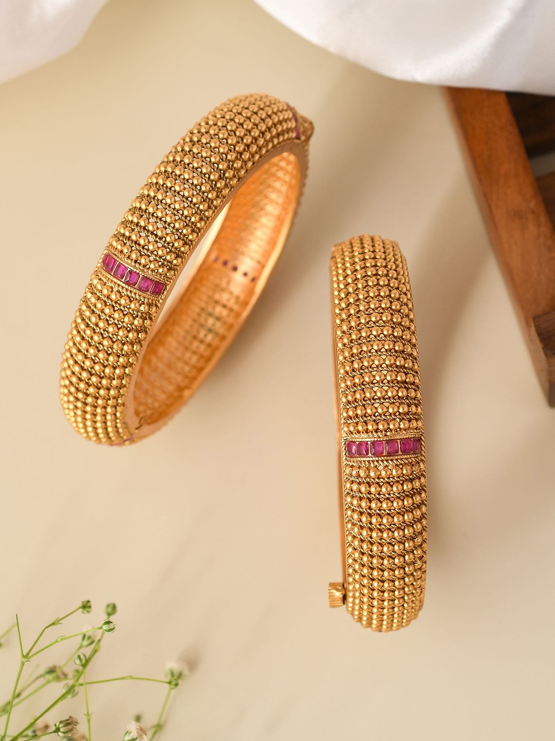 

Designbox Set Of 2 Artificial Stones Bangles, Gold