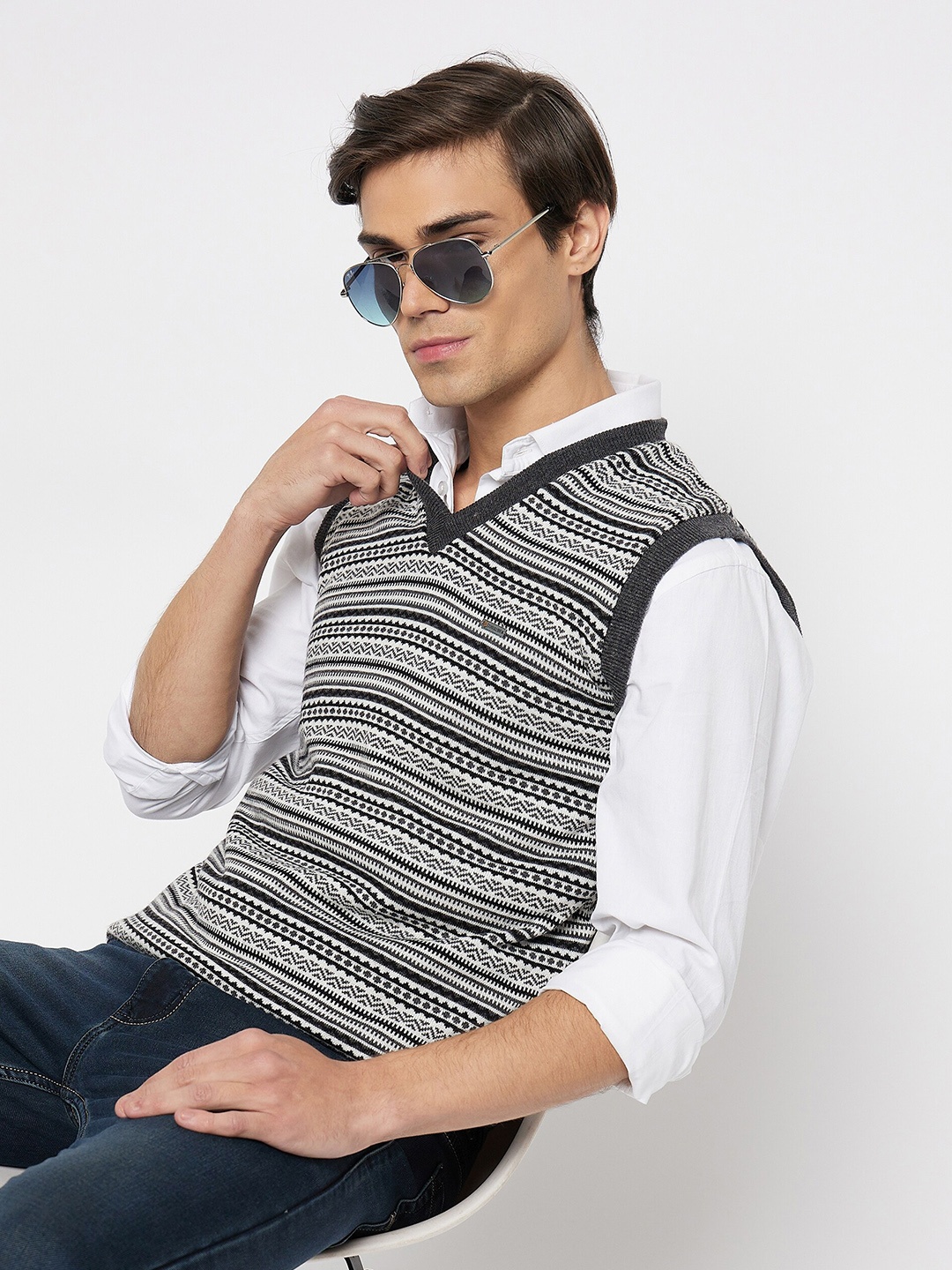 

Duke Geometric Self Design Acrylic Sweater Vest, Grey