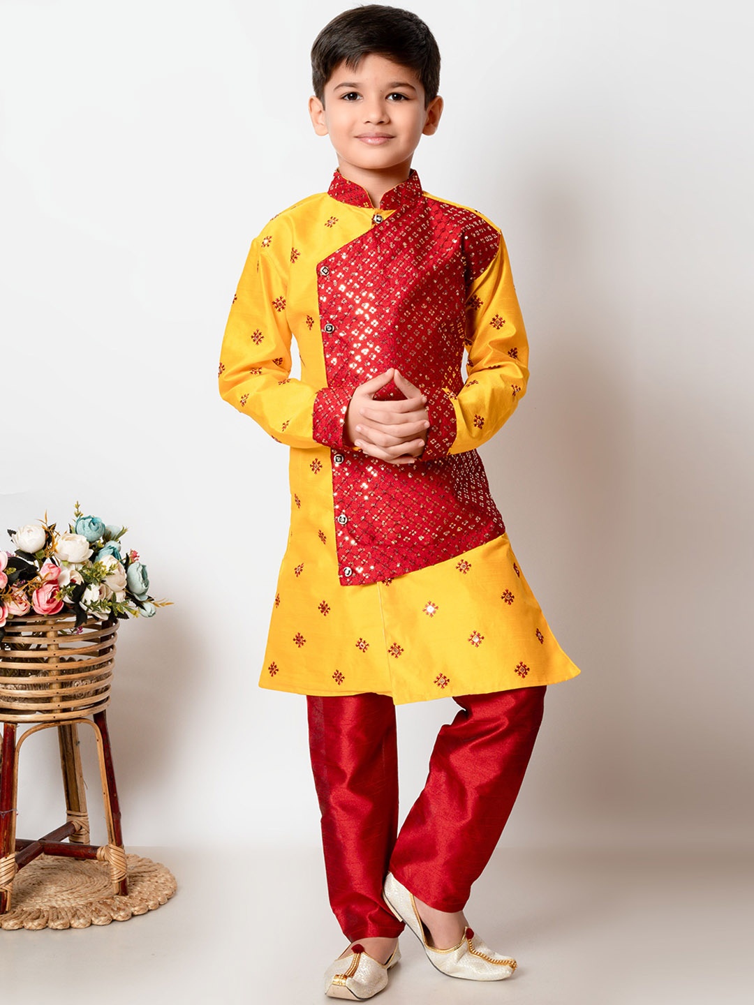 

BAESD Boys Floral Embroidered Regular Sequinned Dupion Silk Kurta with Pyjamas, Maroon