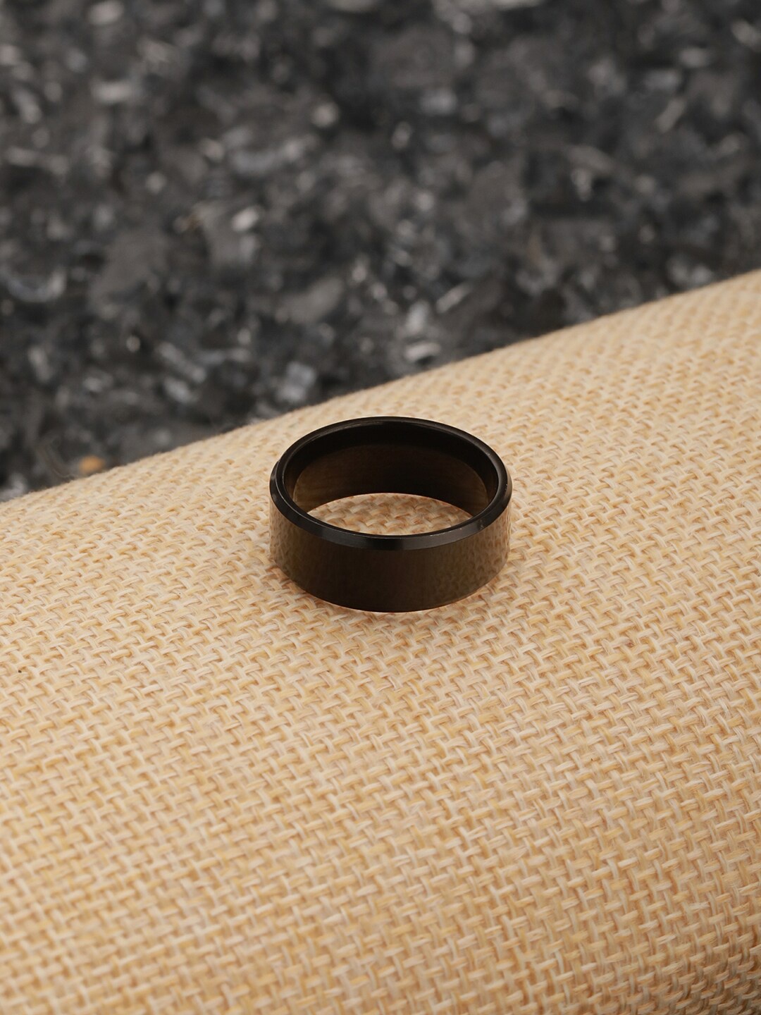 

Jazz and Sizzle Men Band Finger Ring, Black