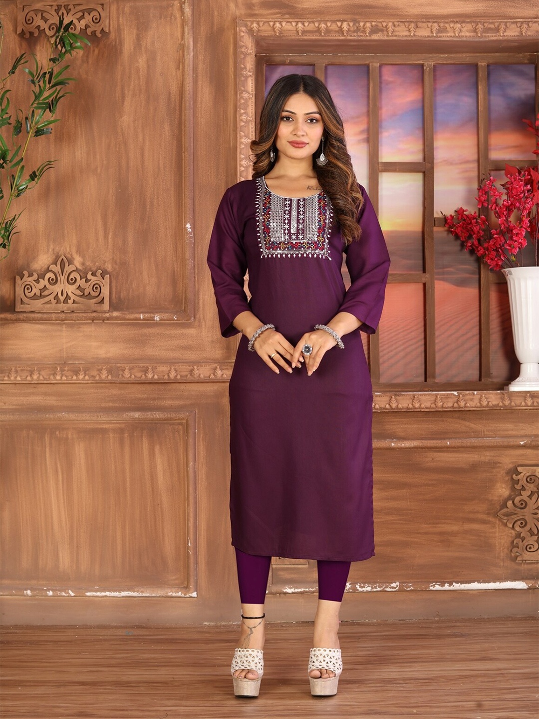 

HETVI CREATION Floral Yoke Designed Round Neck Thread Work Straight Kurta, Purple