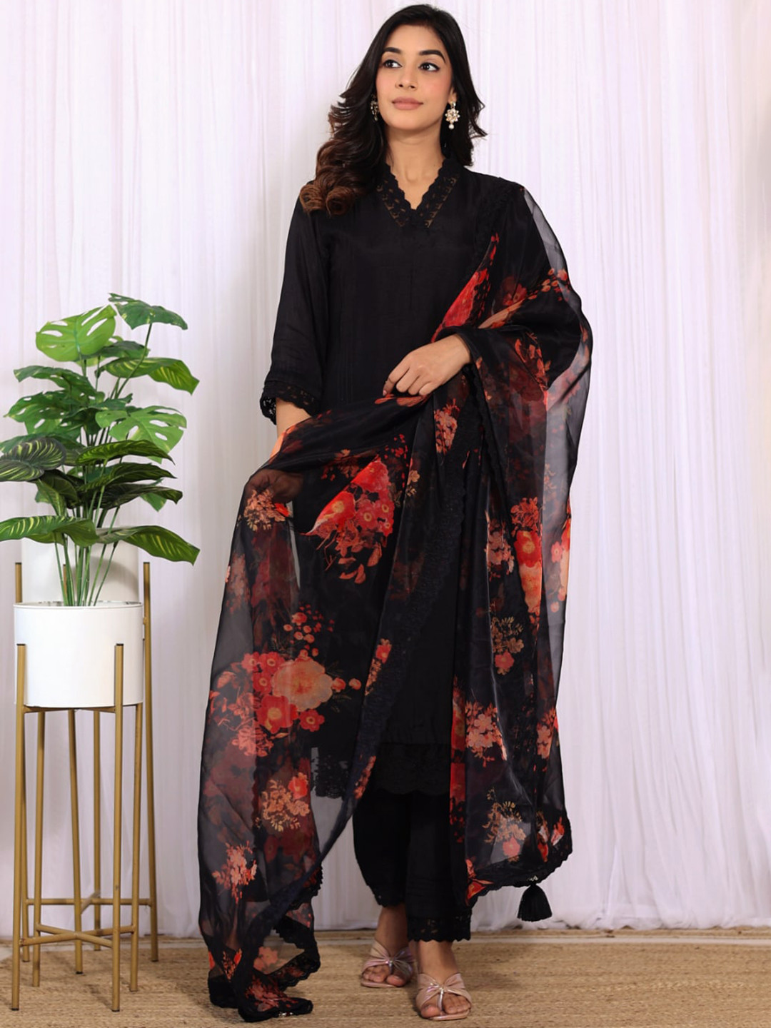 

LABEL KANUPRIYA Straight Regular Kurta with Trousers & Dupatta, Black