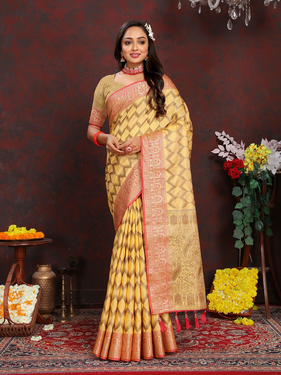 

DIVASTRI Geometric Woven Design Zari Silk Cotton Banarasi Saree, Yellow