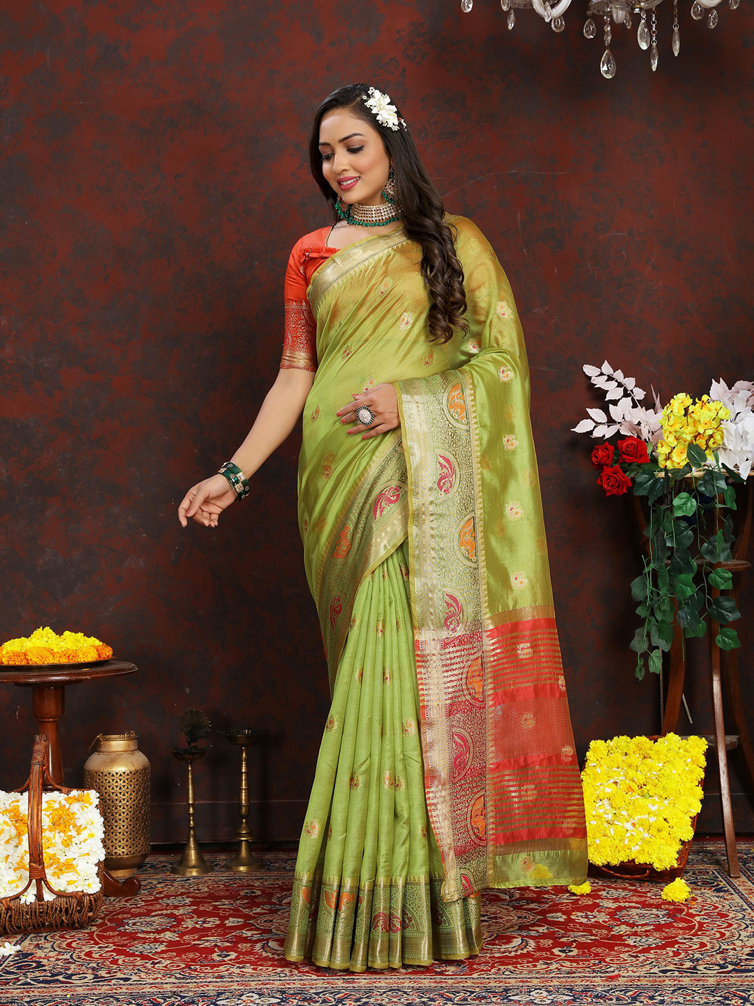 

DIVASTRI Ethnic Motifs Woven Design Zari Organza Banarasi Saree, Green