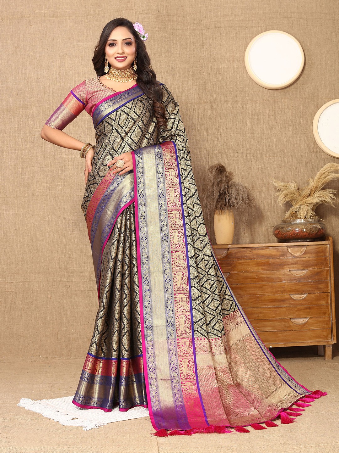 

DIVASTRI Ethnic Motifs Zari Silk Cotton Banarasi Saree, Black