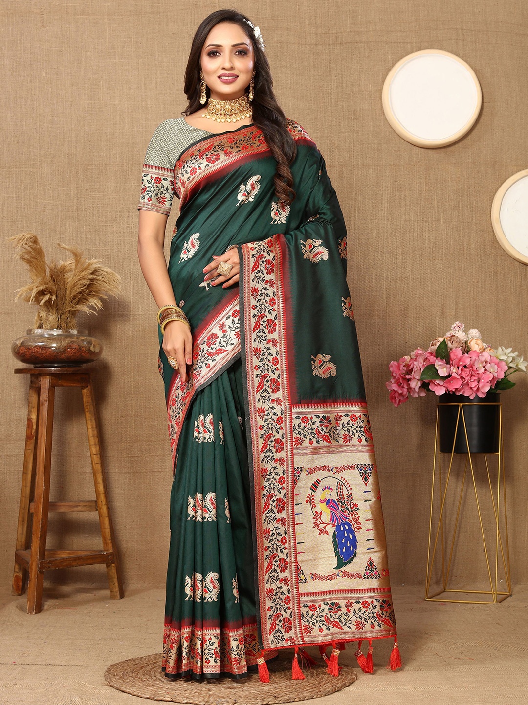 

DIVASTRI Ethnic Motifs Zari Pure Silk Paithani Saree, Green