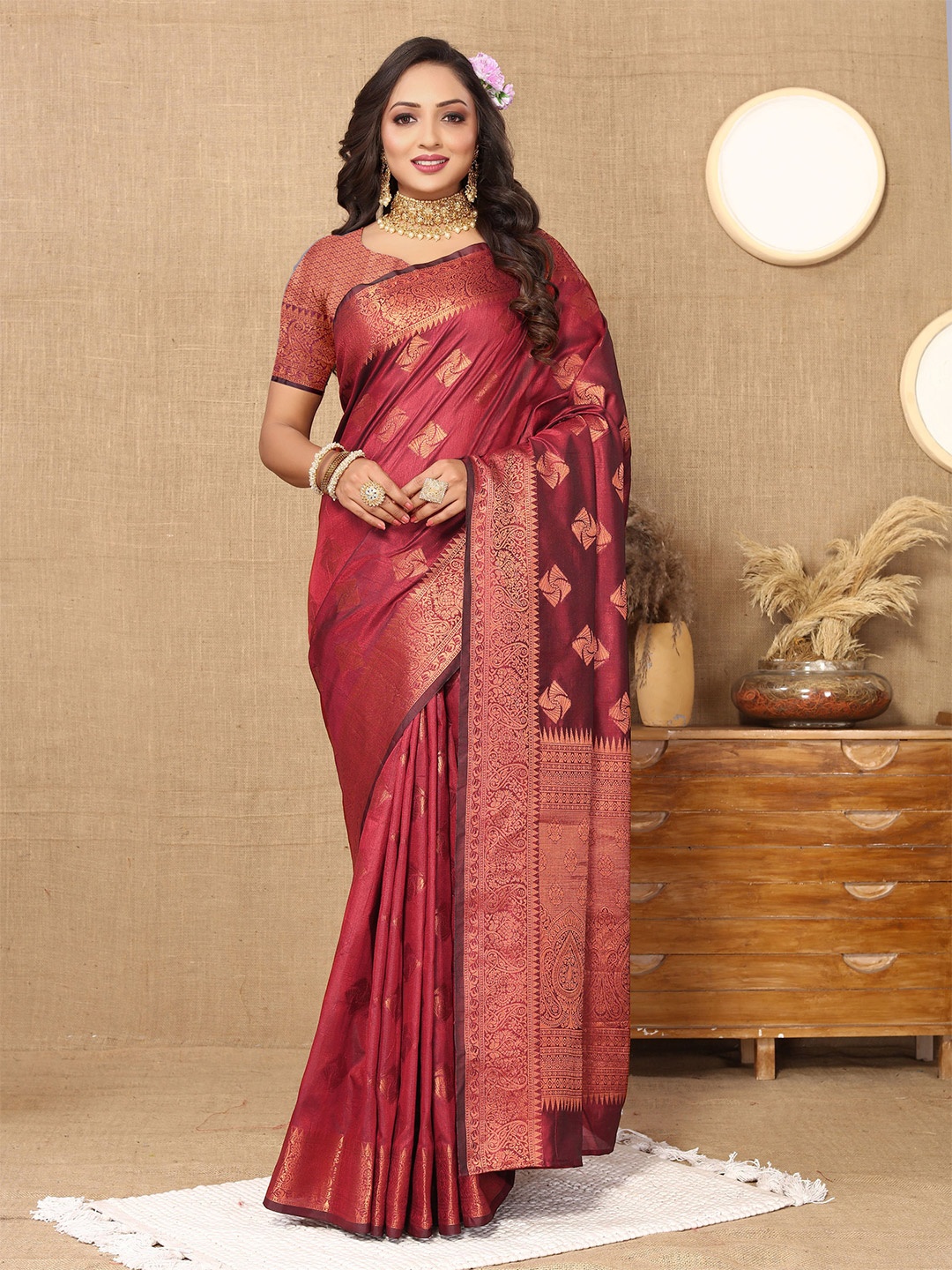 

DIVASTRI Ethnic Motifs Woven Design Zari Silk Cotton Banarasi Saree, Red