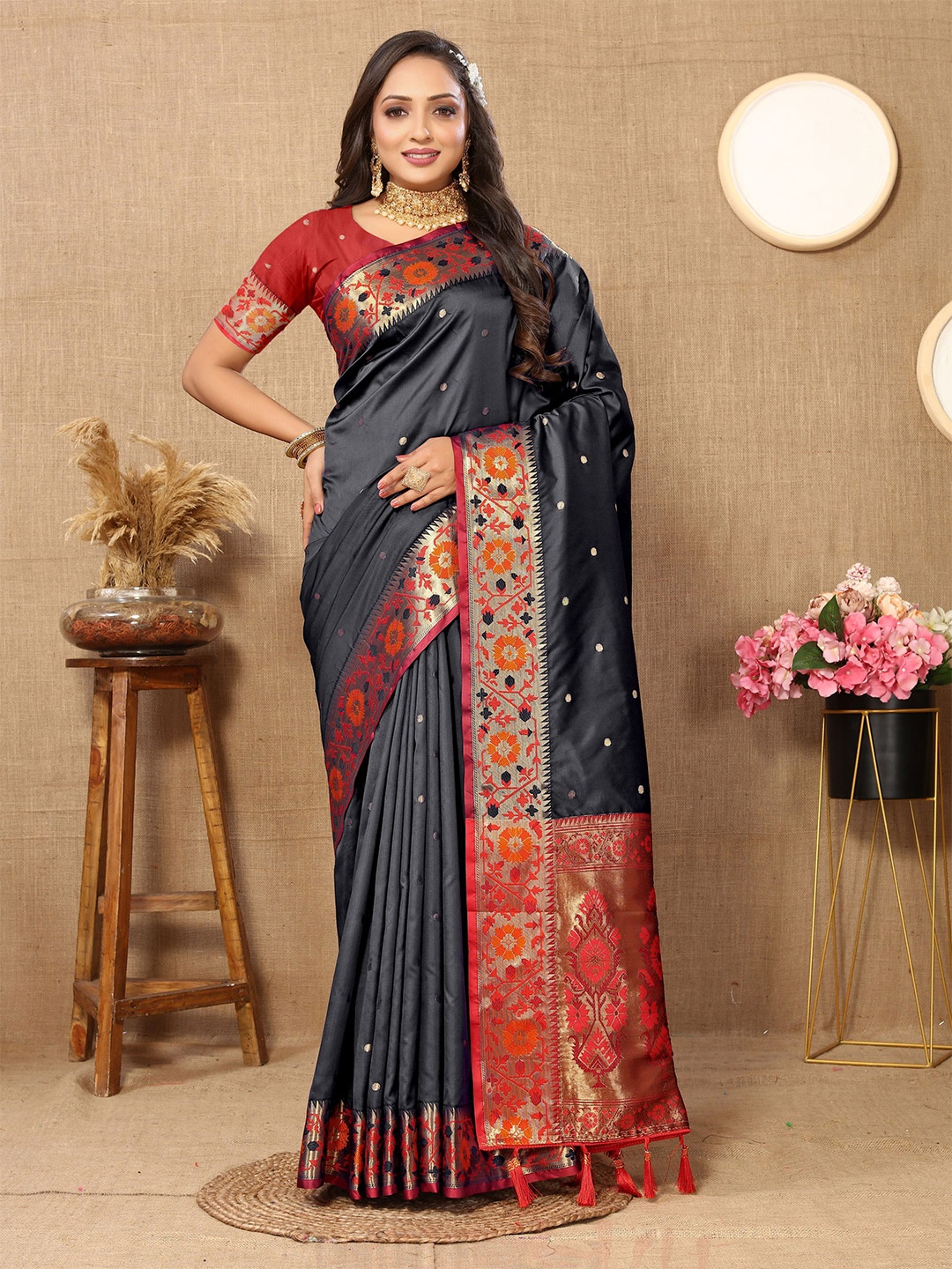 

DIVASTRI Ethnic Motifs Woven Design Zari Pure Silk Paithani Saree, Black