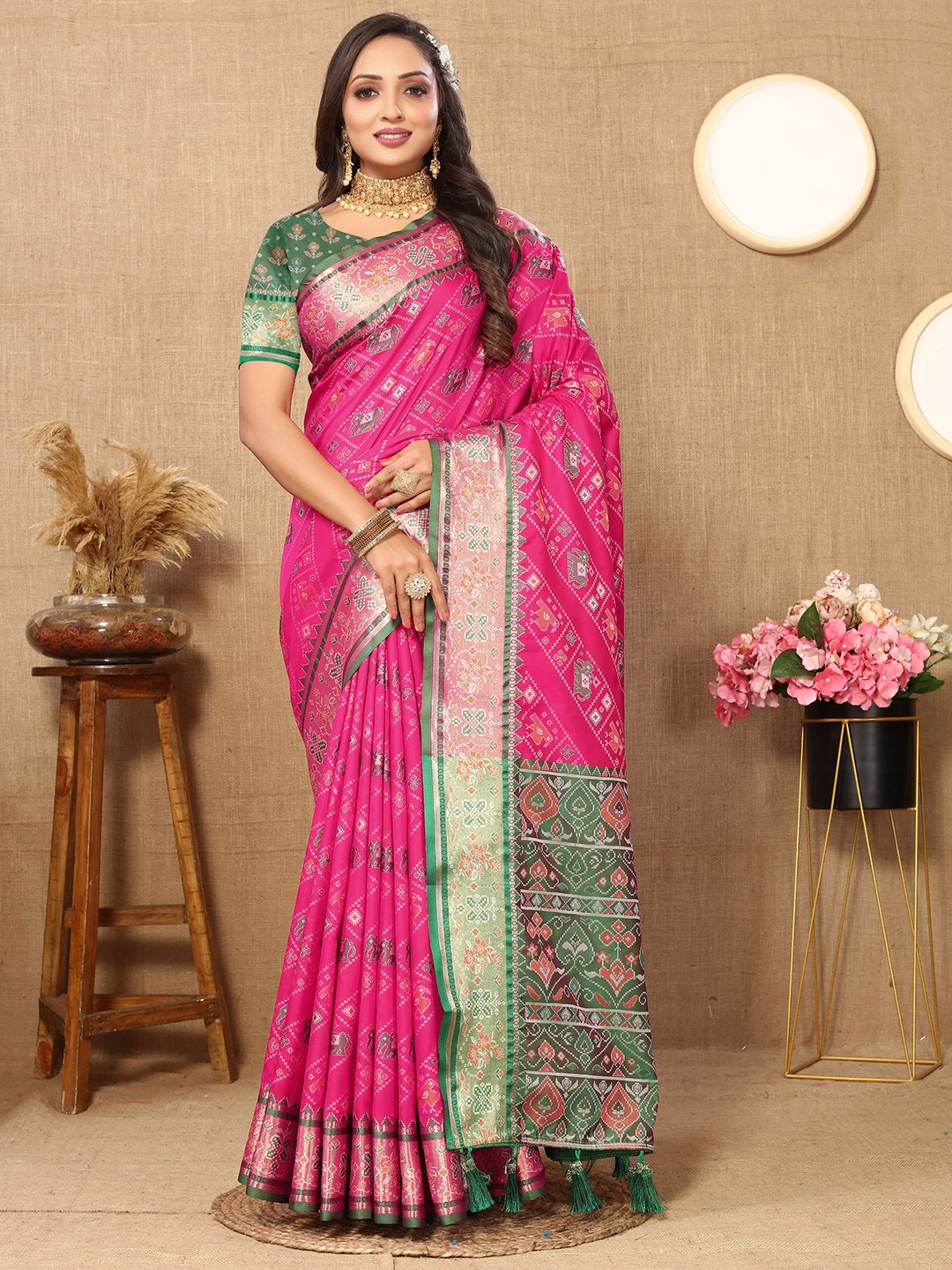

DIVASTRI Woven Design Pure Silk Patola Zari Saree, Pink