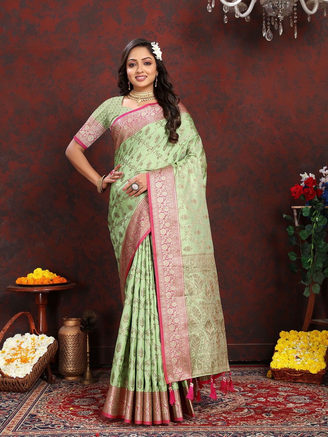 

DIVASTRI Ethnic Motifs Silk Cotton Banarasi Zari Saree, Green