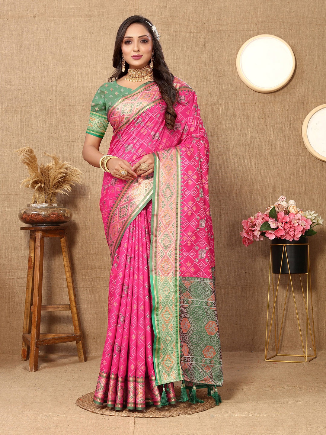 

DIVASTRI Ethnic Motifs Woven Design Zari Pure Silk Patola Saree, Pink