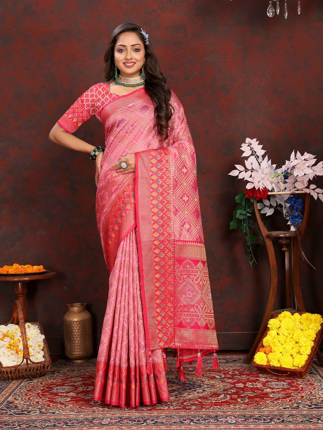 

DIVASTRI Ethnic Motifs Woven Design Zari Saree, Pink