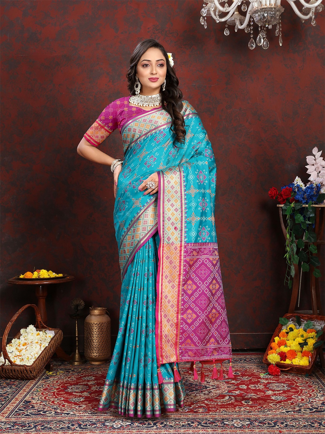 

DIVASTRI Woven Design Zari Pure Silk Patola Saree, Blue