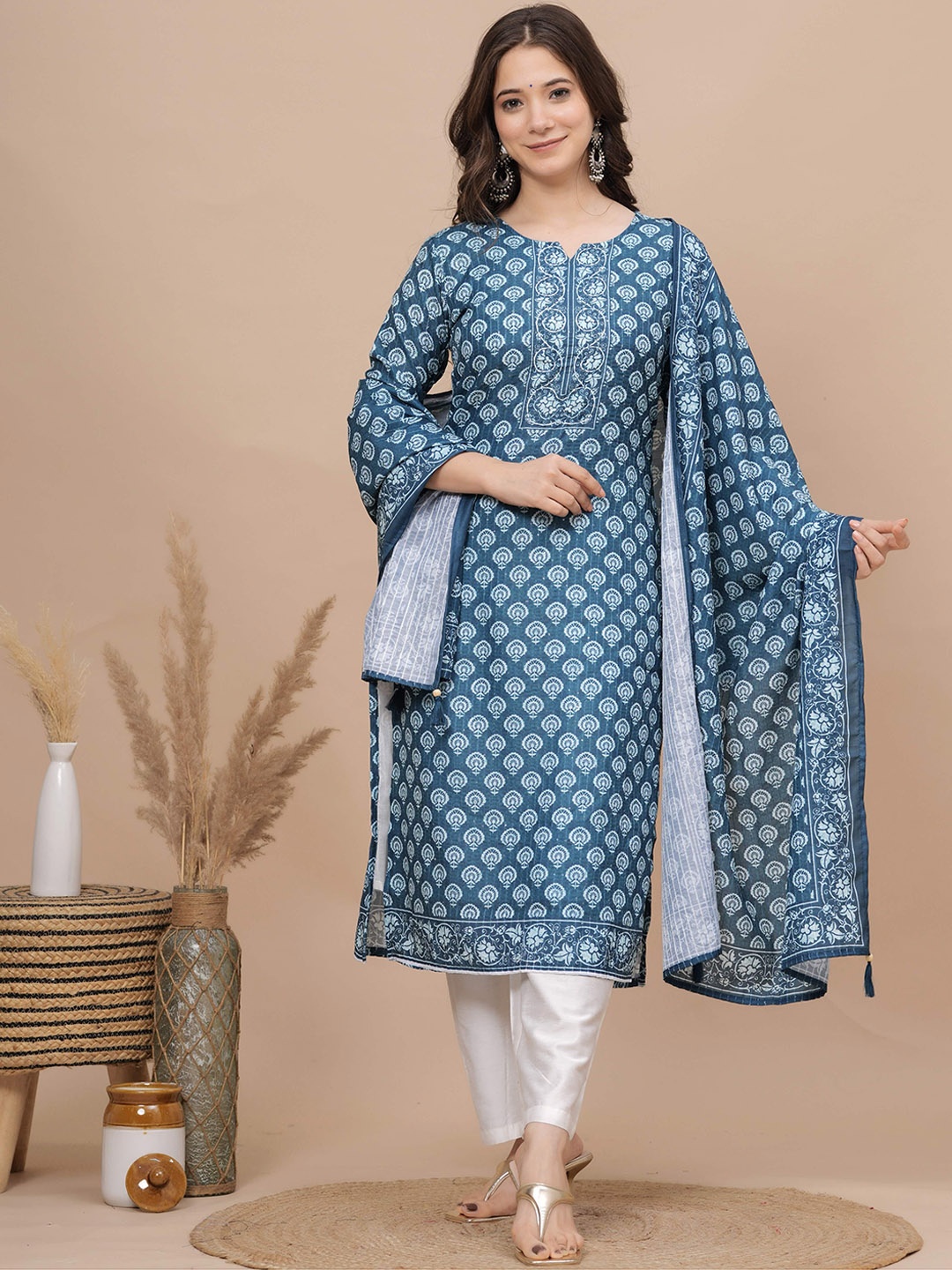 

MissKurti Ethnic Motifs Printed Regular Pure Silk Kurta with Trousers & Dupatta, Teal