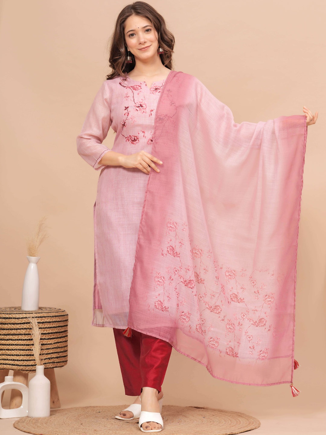

MissKurti Floral Embroidered Regular Thread Work Kurta with Trouser & Dupatta, Peach