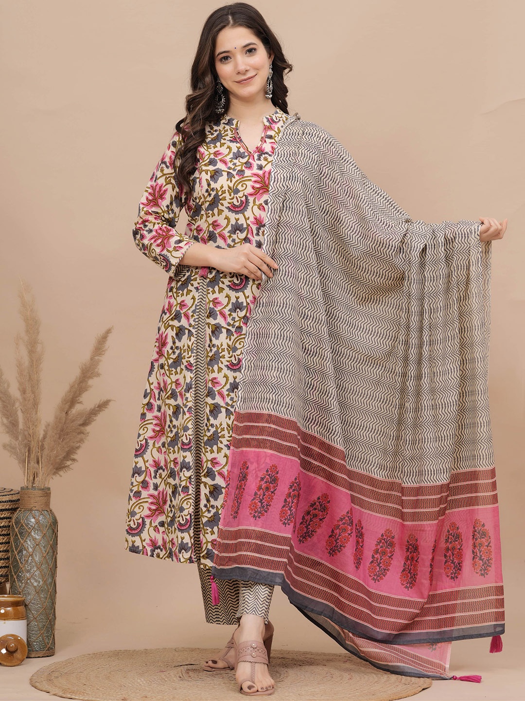 

MissKurti Floral Printed Panelled Pure Cotton Kurti with Trousers & Dupatta, Pink
