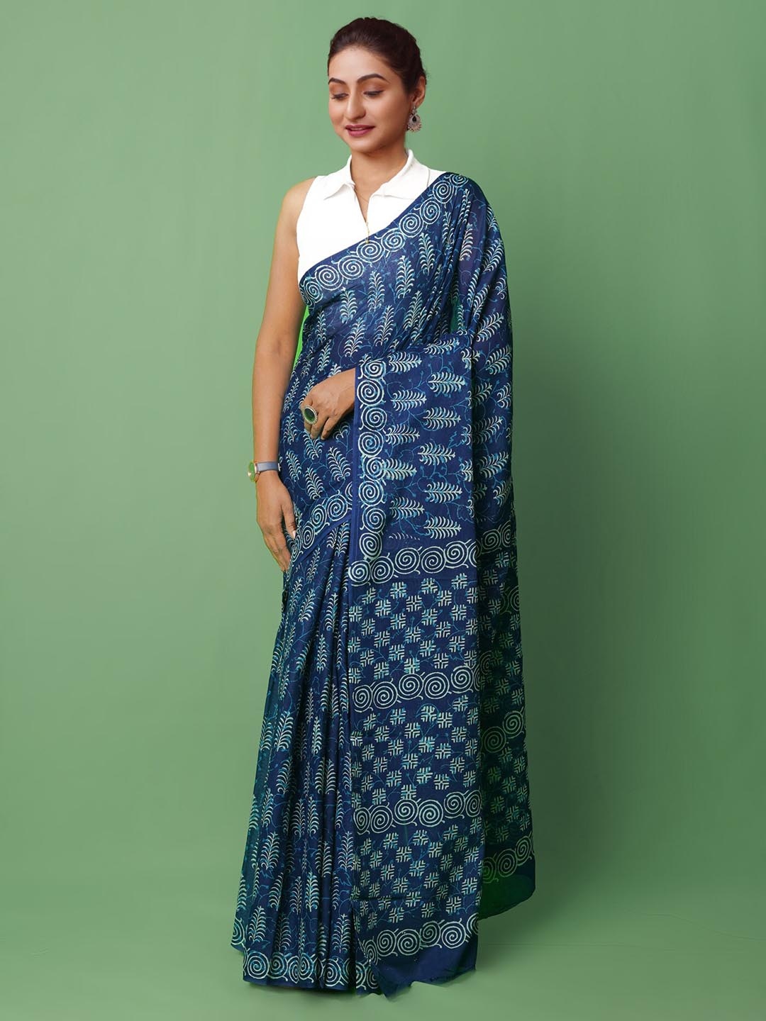 

Unnati Silks Floral Printed Pure Cotton Handloom Block Print Saree, Navy blue