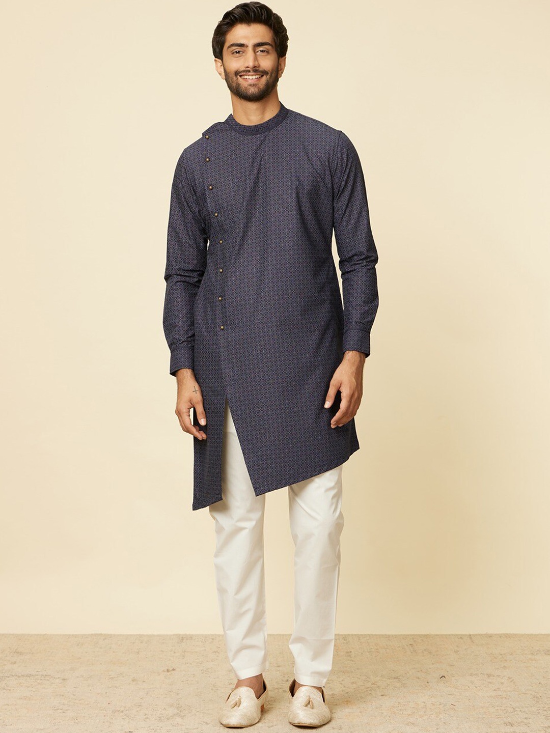 

Manyavar Geometric Printed Angrakha Straight Kurta with Pyjamas, Blue