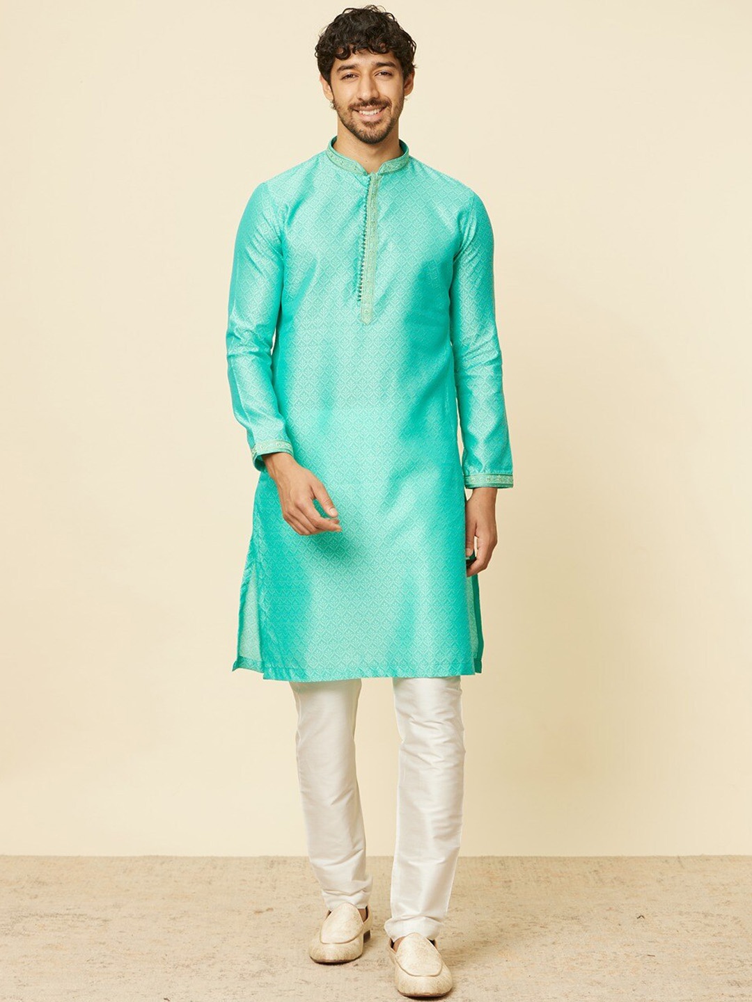 

Manyavar Ethnic Motifs Self Design Mandarin Collar Kurta with Pyjamas, Green