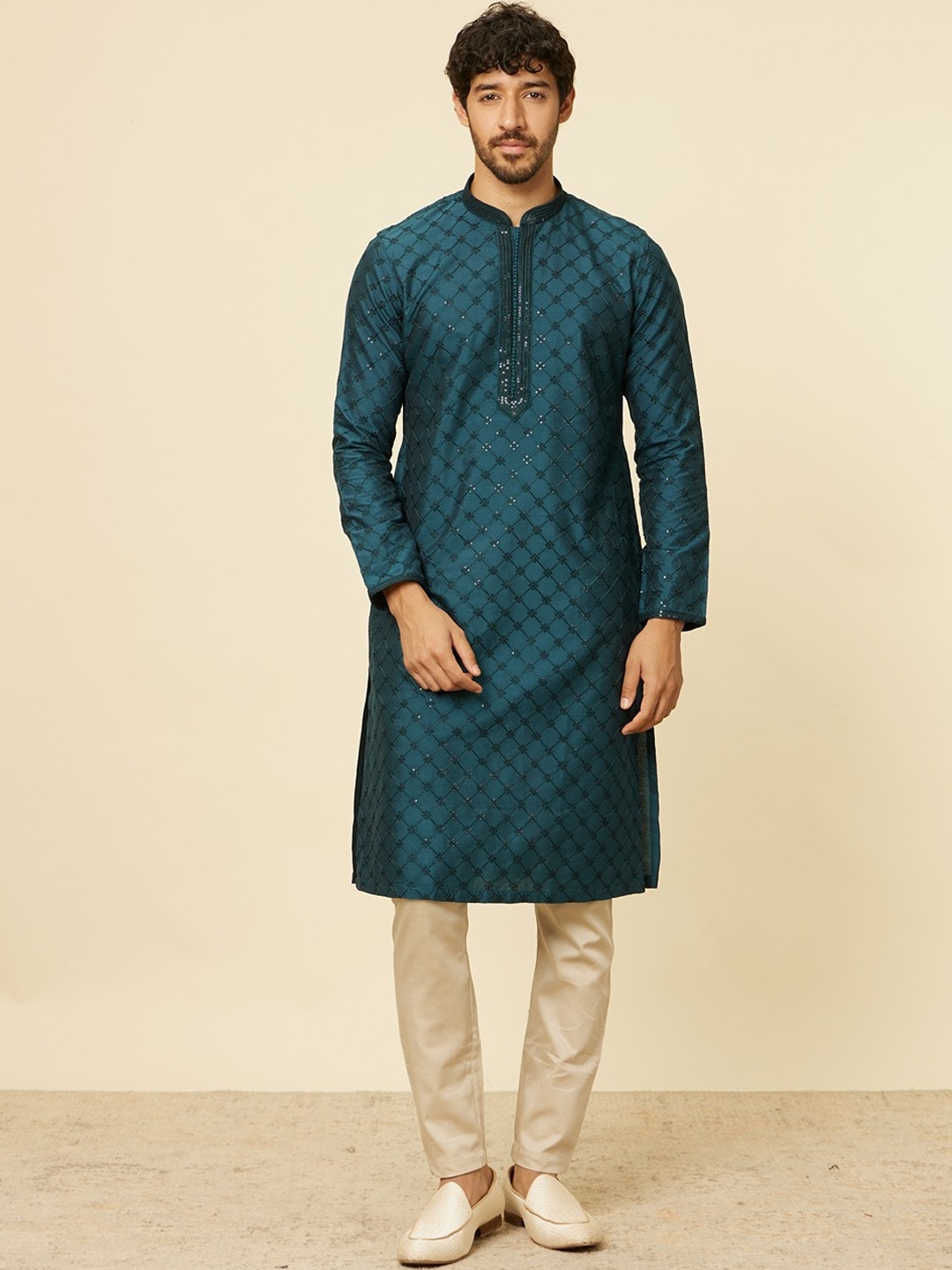 

Manyavar Geometric Embroidered Sequined Straight Kurta with Pyjamas, Blue