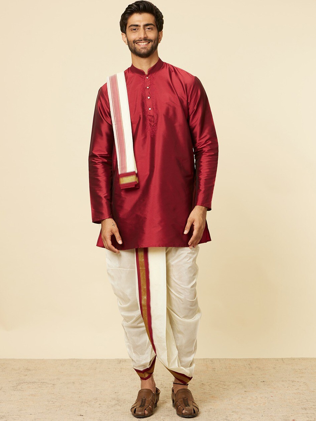 

Manyavar Regular Kurta With Panchakattu & Dupatta, Maroon