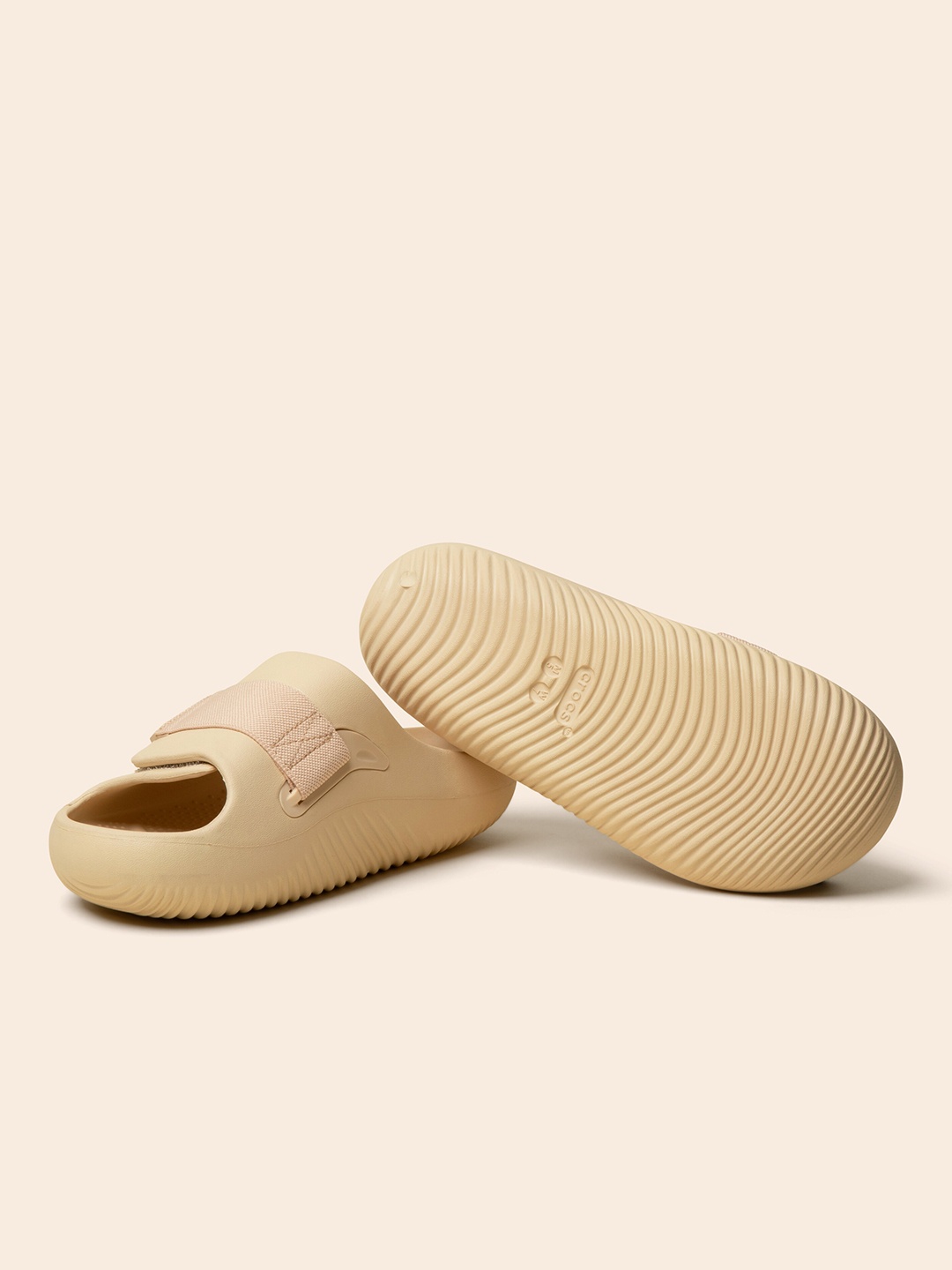 

Crocs Unisex Croslite Sliders, Beige