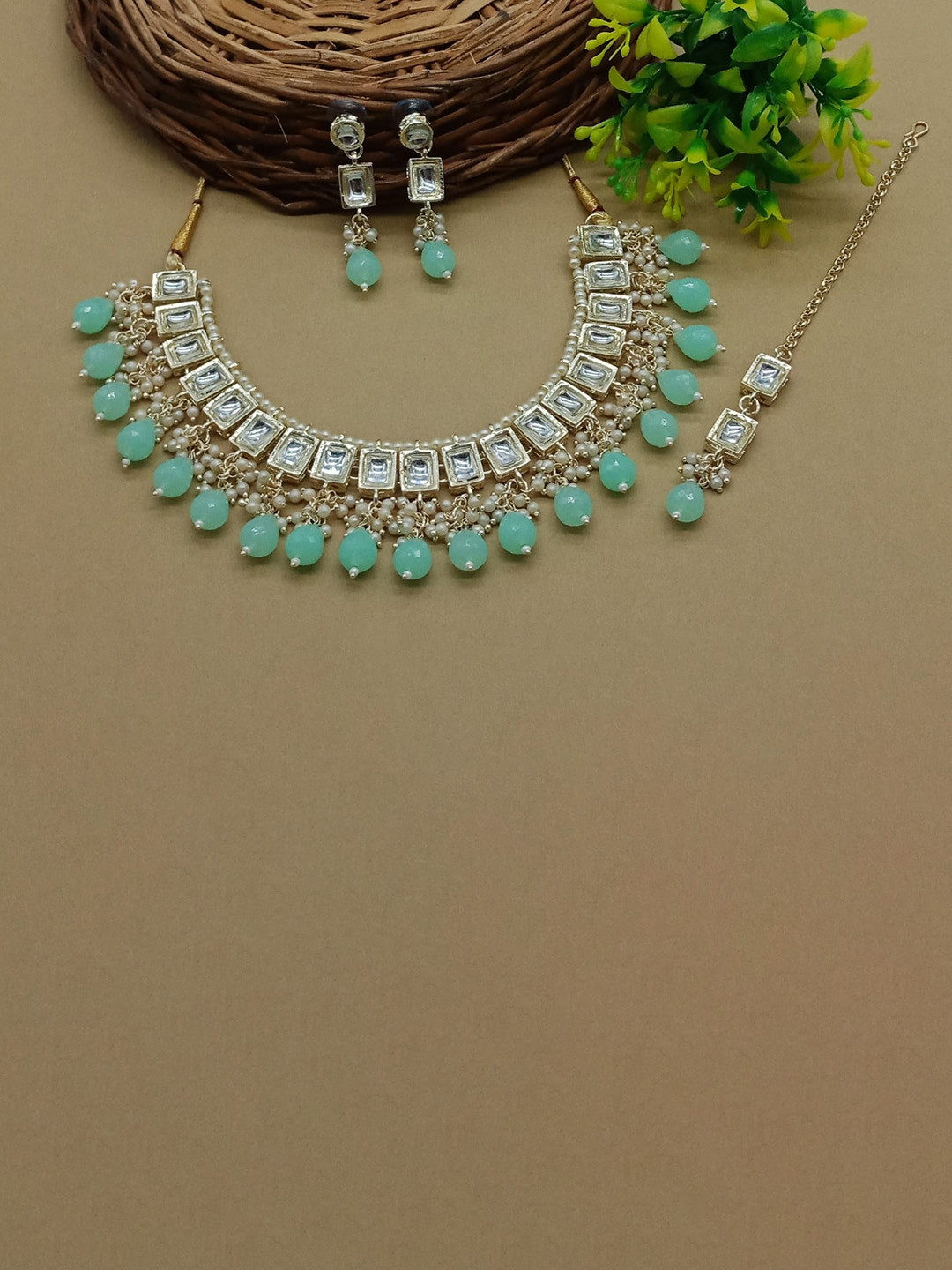

AASHISH IMITATION Gold-Plated Kundan-Studded & Beaded Jewellery Set
