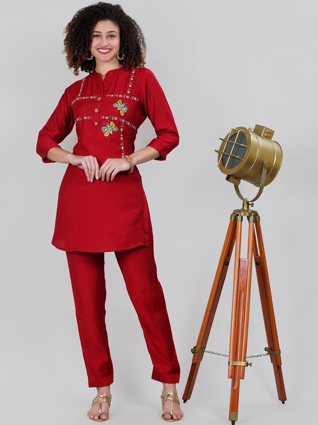 

MEHNAM Embroidered Kurta With Trouser Set, Maroon