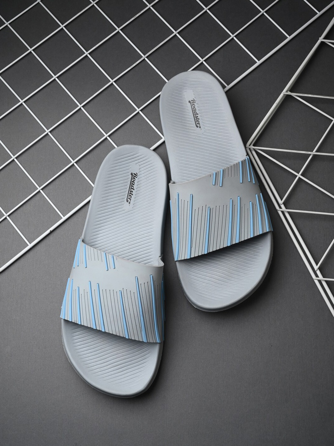 

The Roadster Lifestyle Co. Men Grey Textured Slider