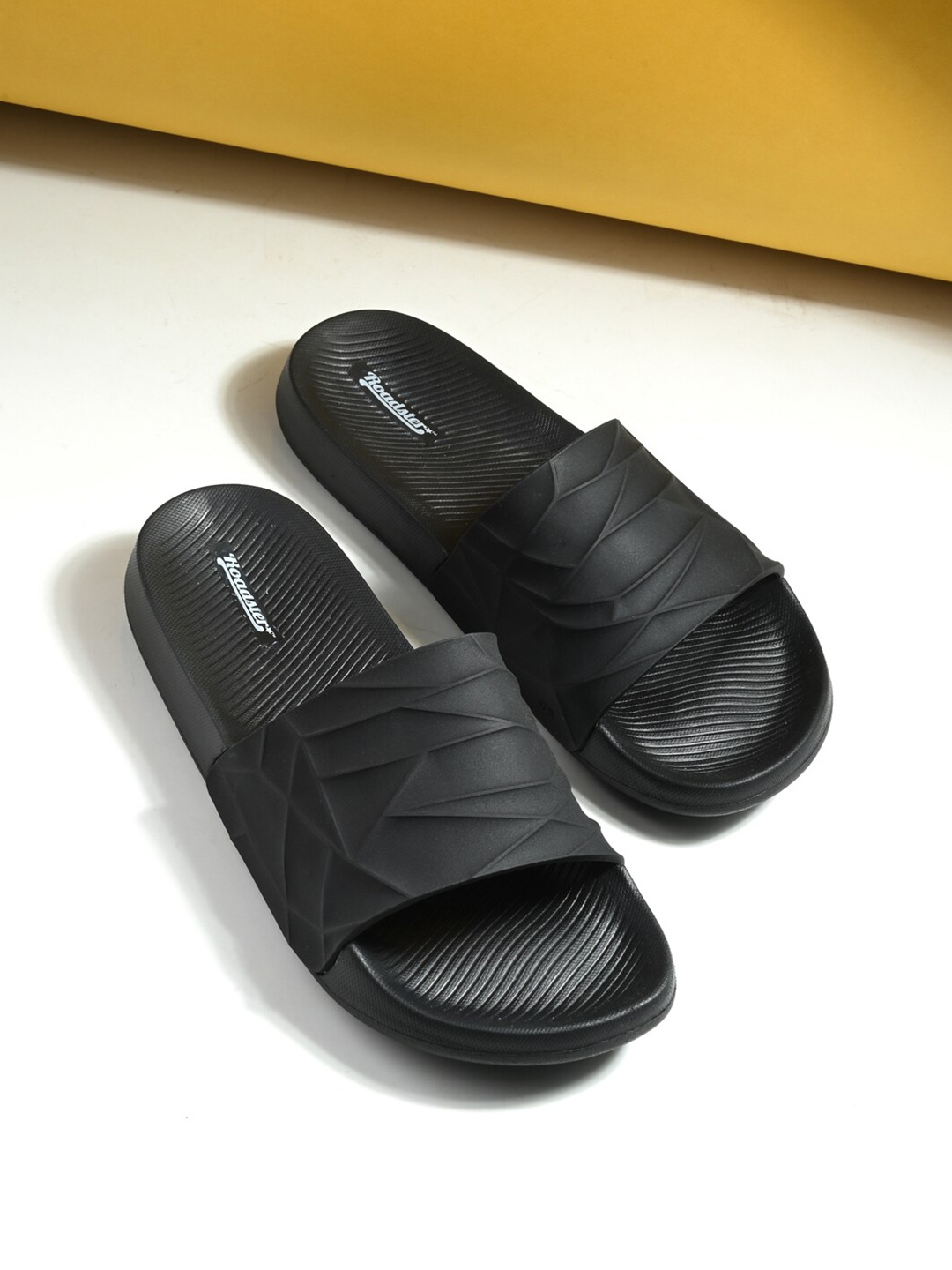 

The Roadster Lifestyle Co. Men Black Textured Slider