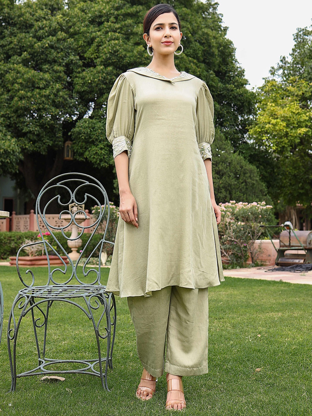 

Lirose Embroidered Sequinned Kurta with Trousers, Green
