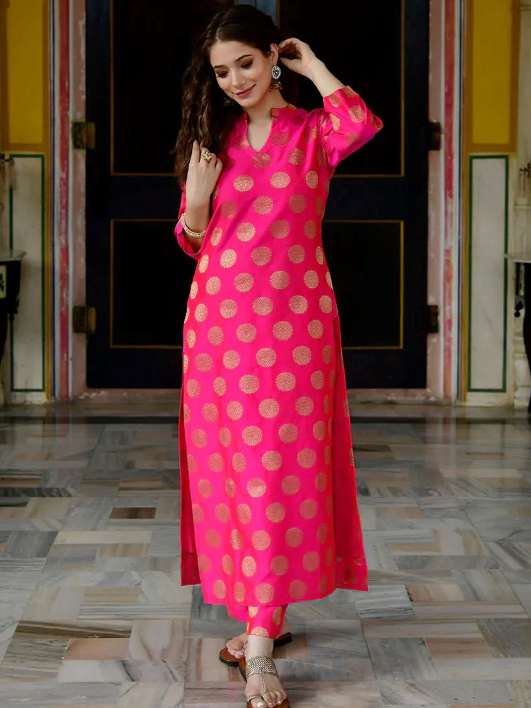 

Lirose Floral Printed Regular Pure Silk Kurta With Trousers, Pink
