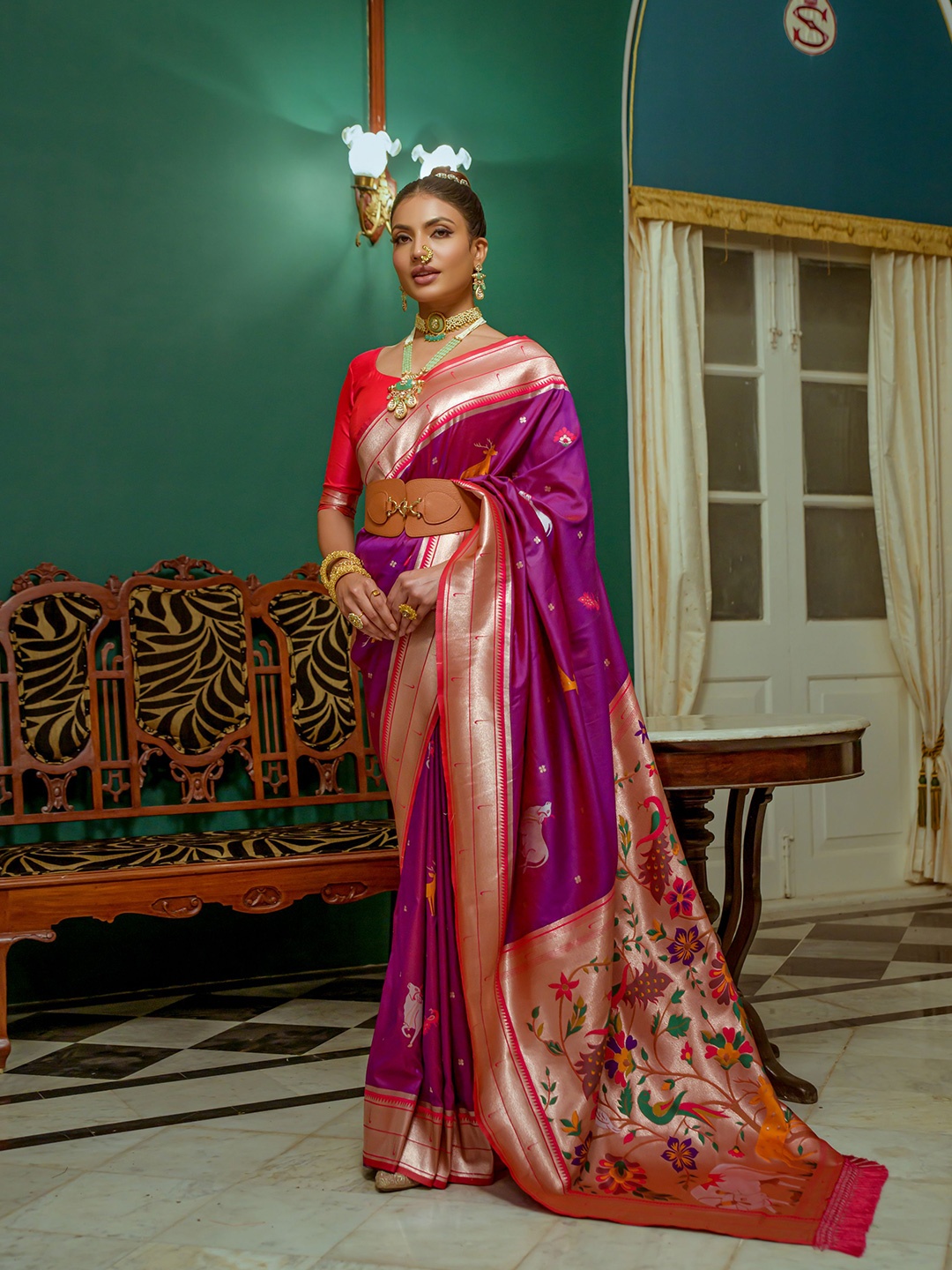

Mitera Woven Design Zari Silk Blend Paithani Saree, Magenta