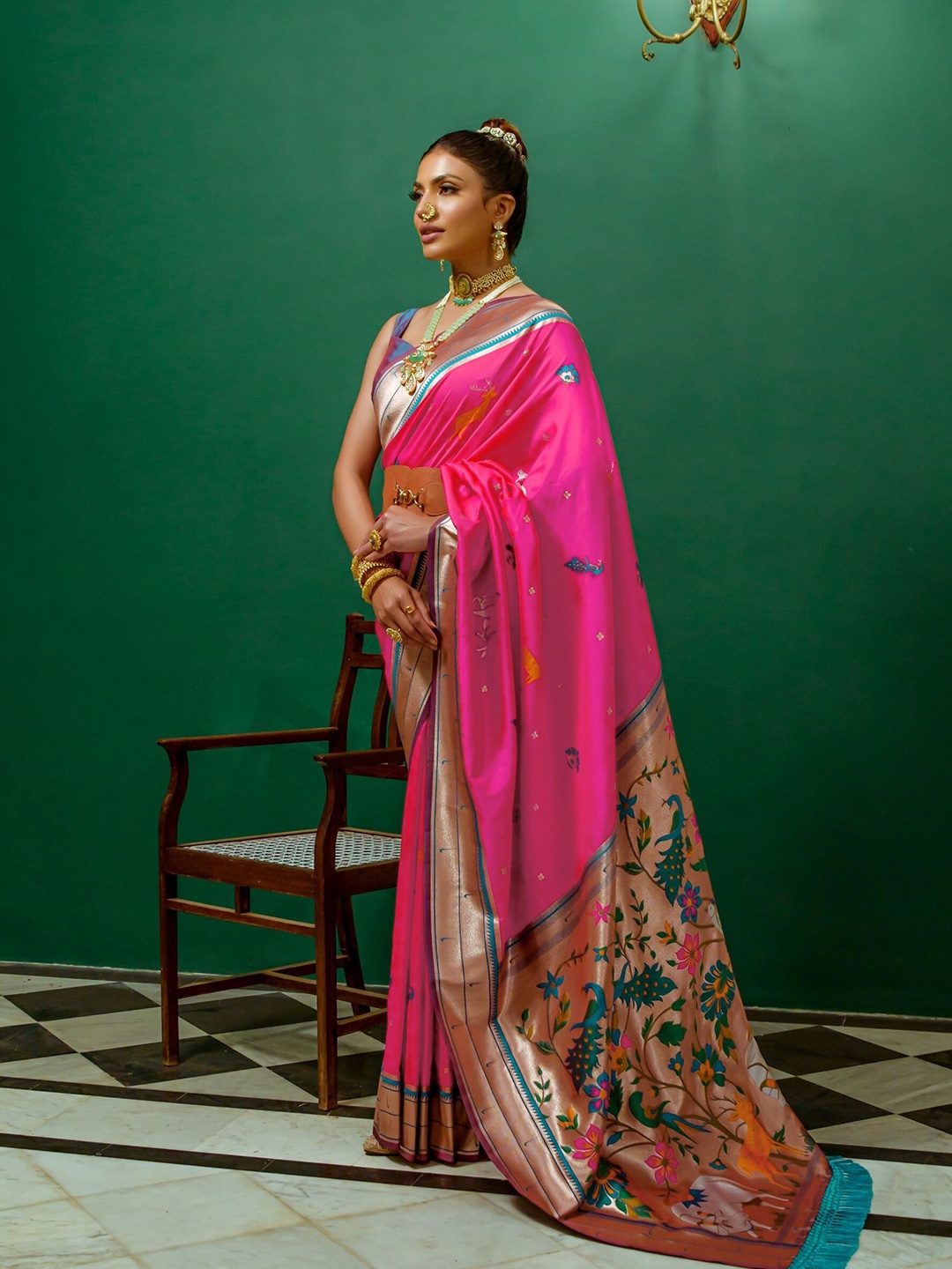 

Mitera Woven Design Zari Silk Blend Paithani Saree, Pink