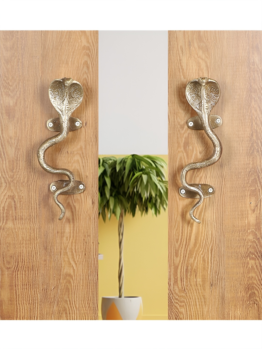 

Two Moustaches 2 Pcs Brown Snake Design Brass Door Handles