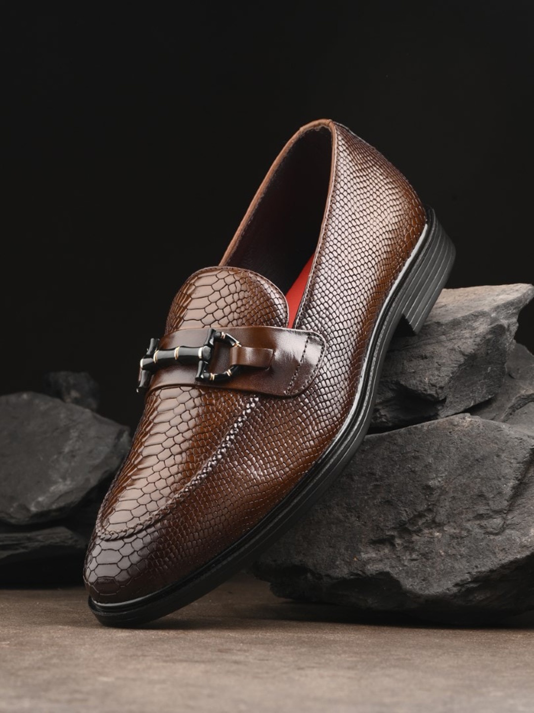 Egoss Platinum Men Textured Round Toe Leather Formal Loafers, Tan