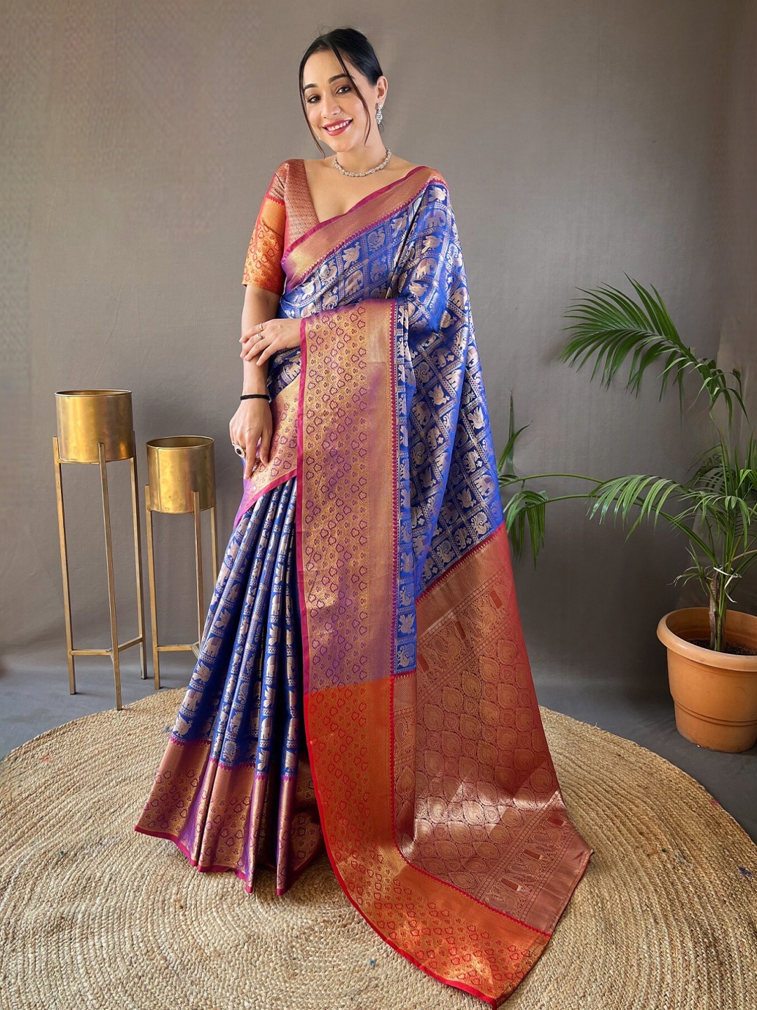 

LeeliPeeri Designer Ethnic Motifs Woven Design Zari Saree, Navy blue