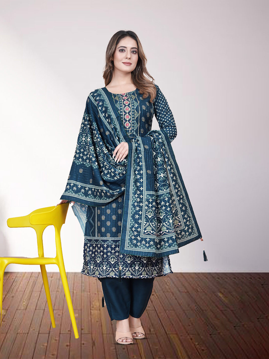 

N N ENTERPRISE Floral Printed Straight Kurta With Trousers & Dupatta, Teal
