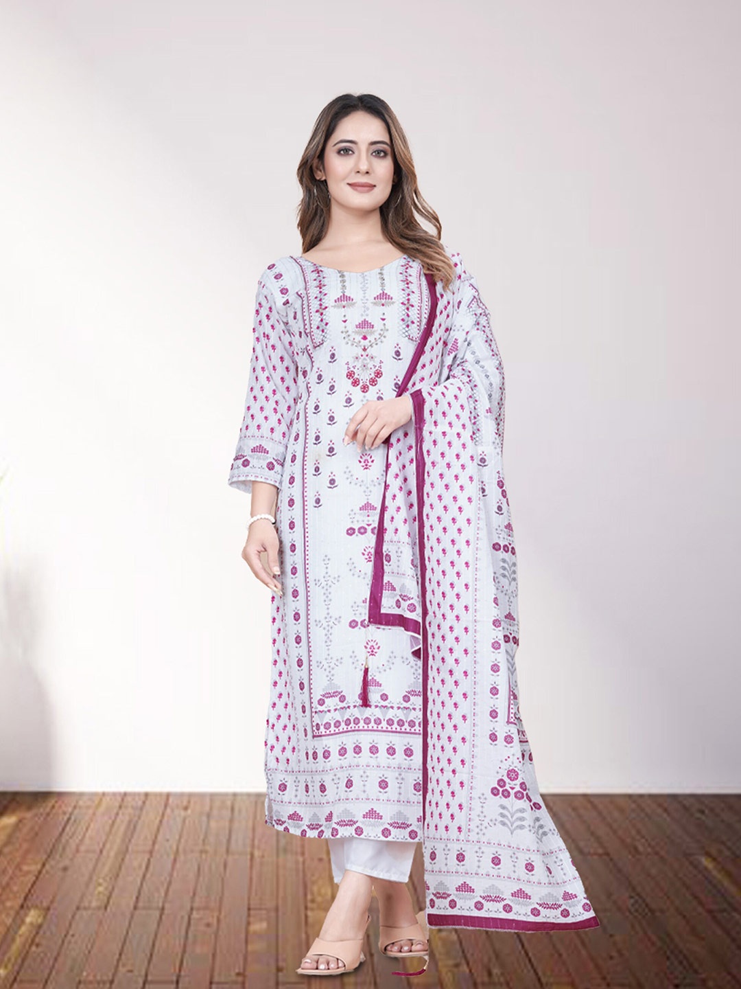 

N N ENTERPRISE Floral Printed Straight Kurta With Trousers & Dupatta, White