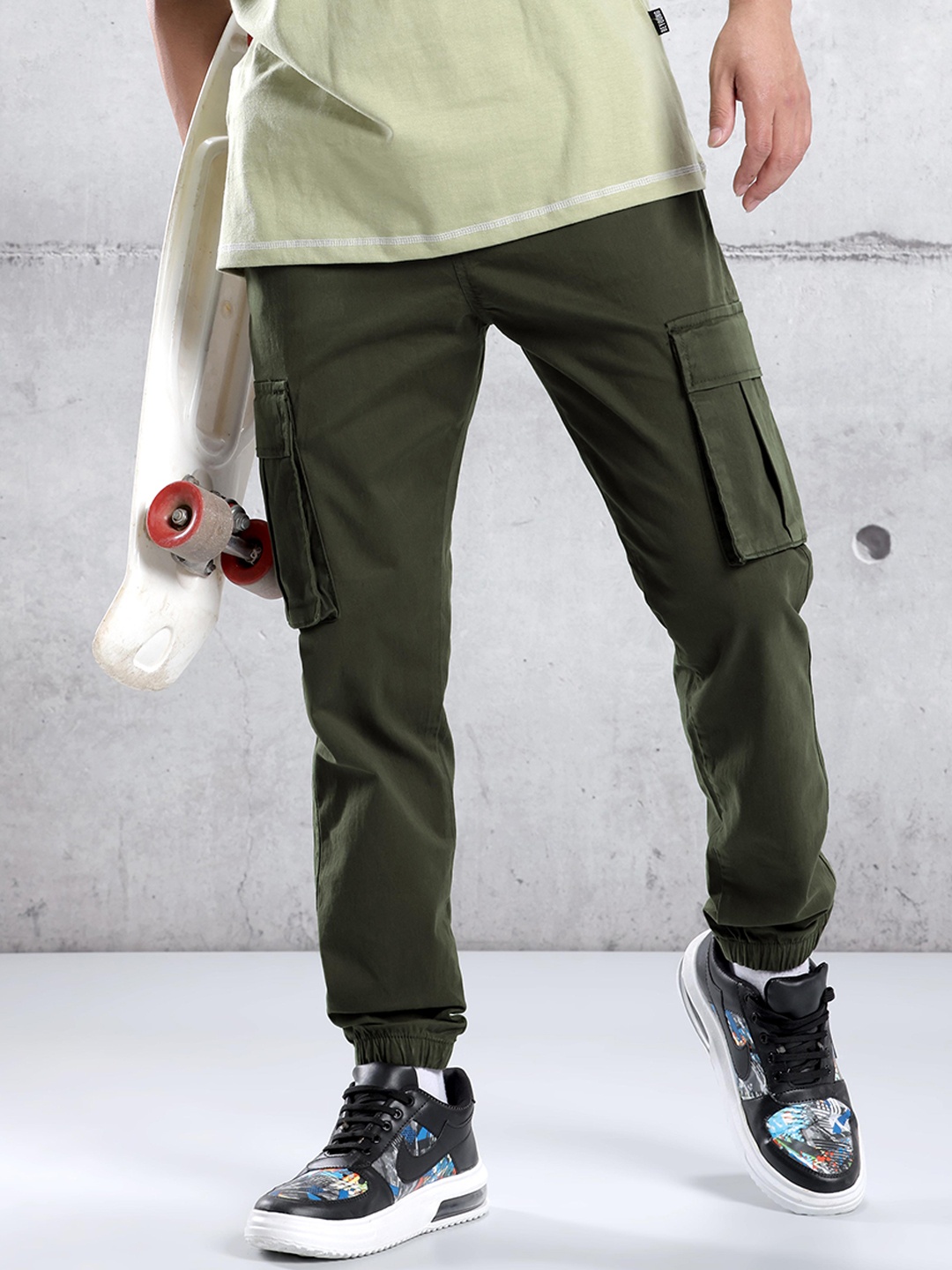 

Beyoung Men Relaxed Low-Rise Cargo Joggers, Green