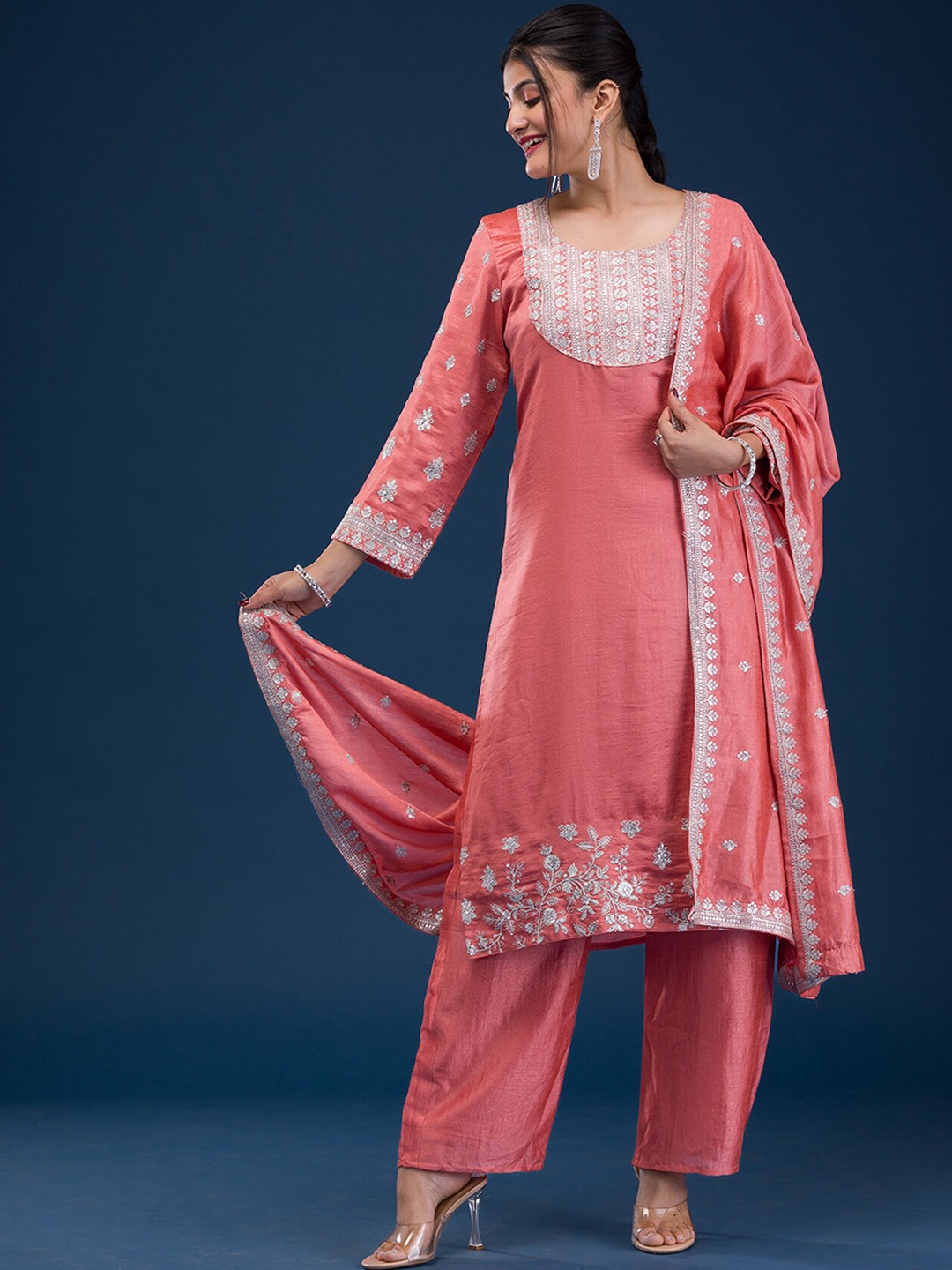 

Koskii Floral Yoke Design Regular Thread Work Straight Kurta with Trousers & Dupatta, Peach