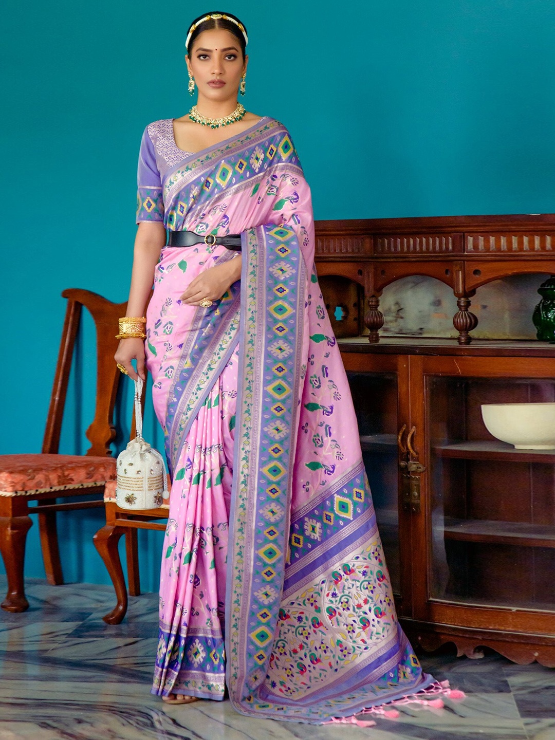 

Mitera Woven Design Zari Silk Blend Paithani Saree, Pink